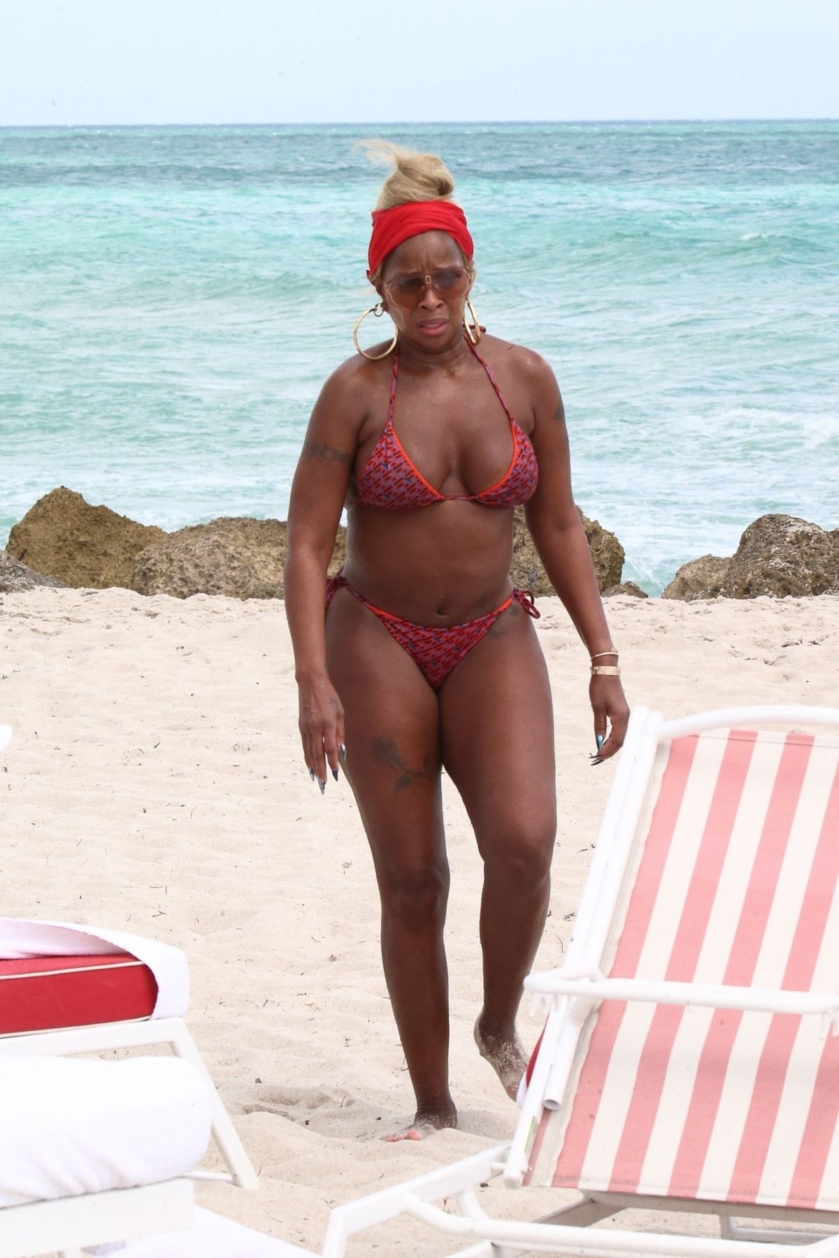 Mary J Blige In Bikini At A Beach In Miami Hawtcelebs