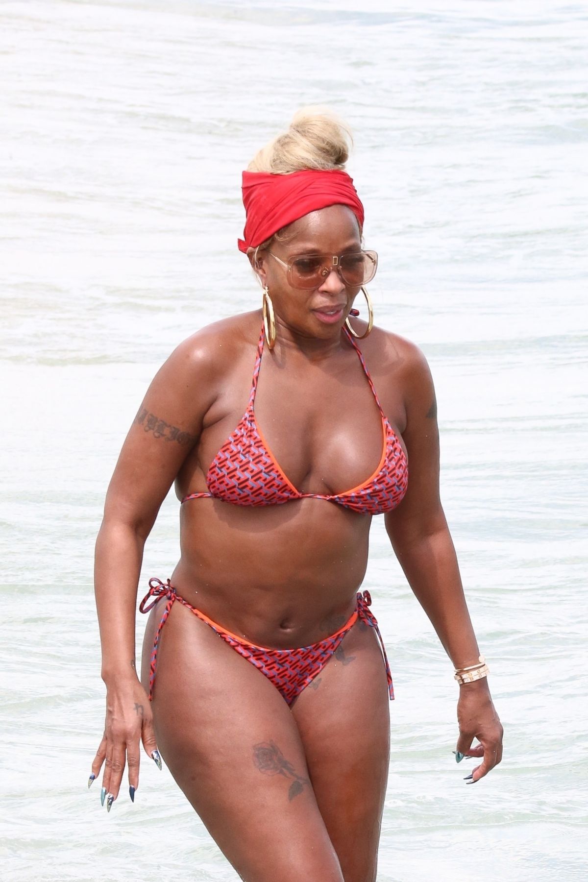 MARY J BLIGE In Bikini At A Beach In Miami HawtCelebs
