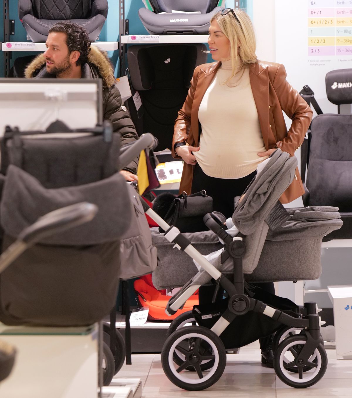 Pregnant Frankie Essex Out Shopping In Chelmsford 02 28 2022 Hawtcelebs