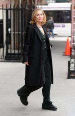 Leslie Mann - Leaves for Late Night with Seth Meyers in New York 04/04/2022  • CelebMafia