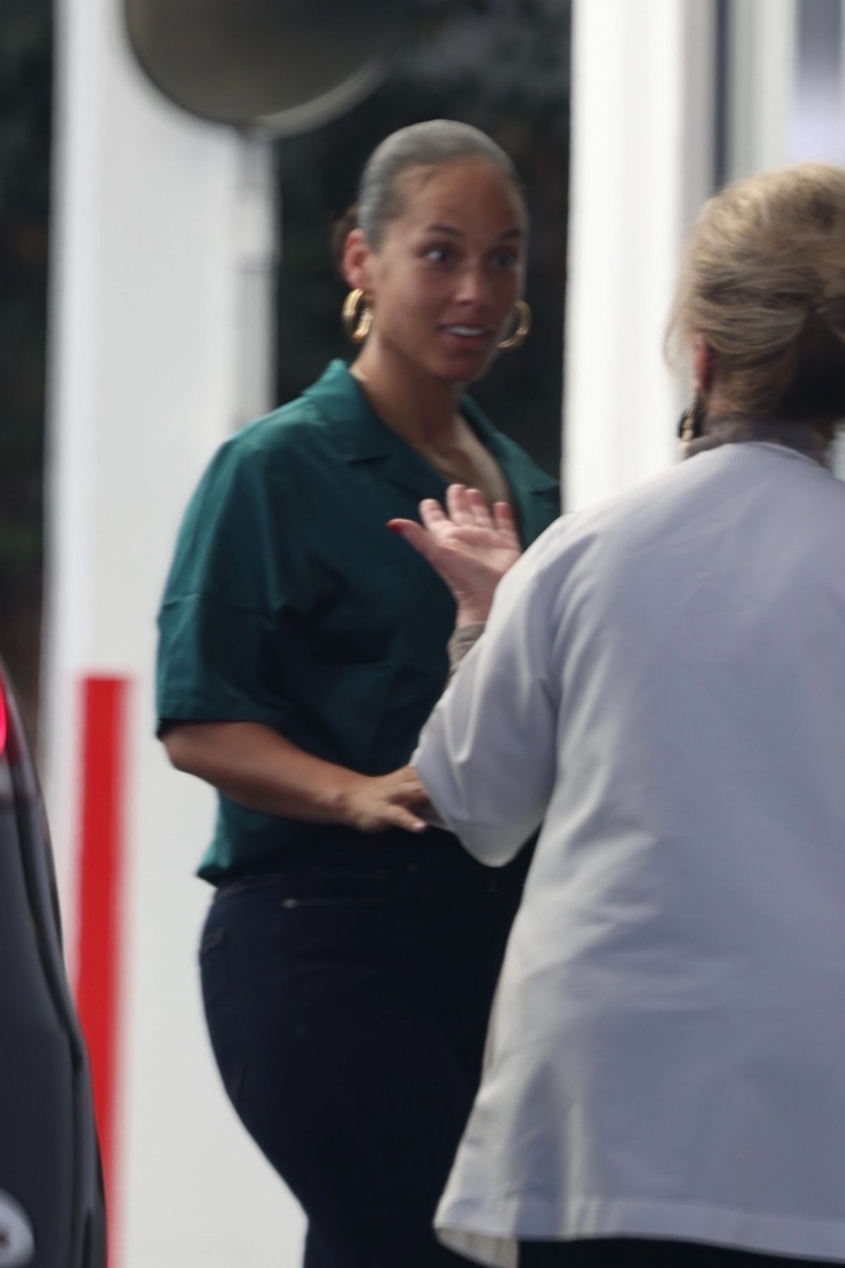 ALICIA KEYS Visits Dr. Diamond Face Institute in Beverly Hills 05/13 ...