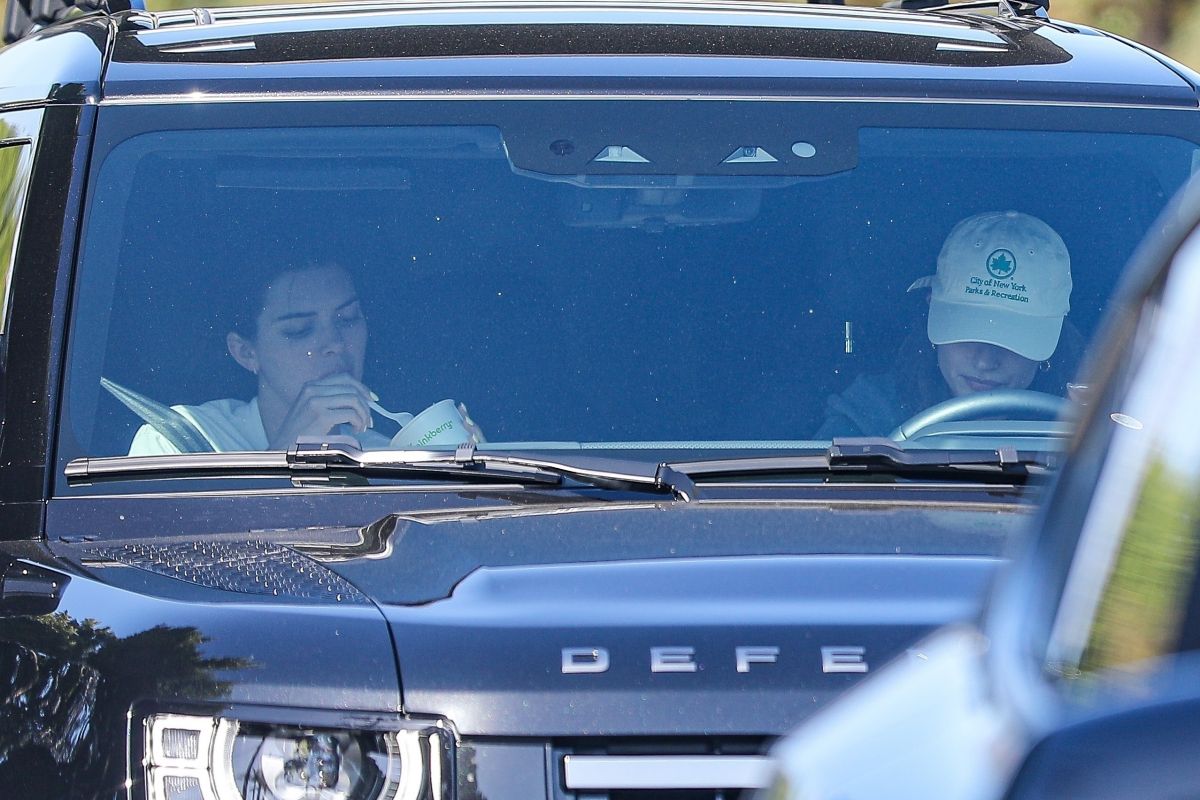 HAILEY BIEBER and KENDALL JENNER Out Driving in Beverly Hills 05/29 ...