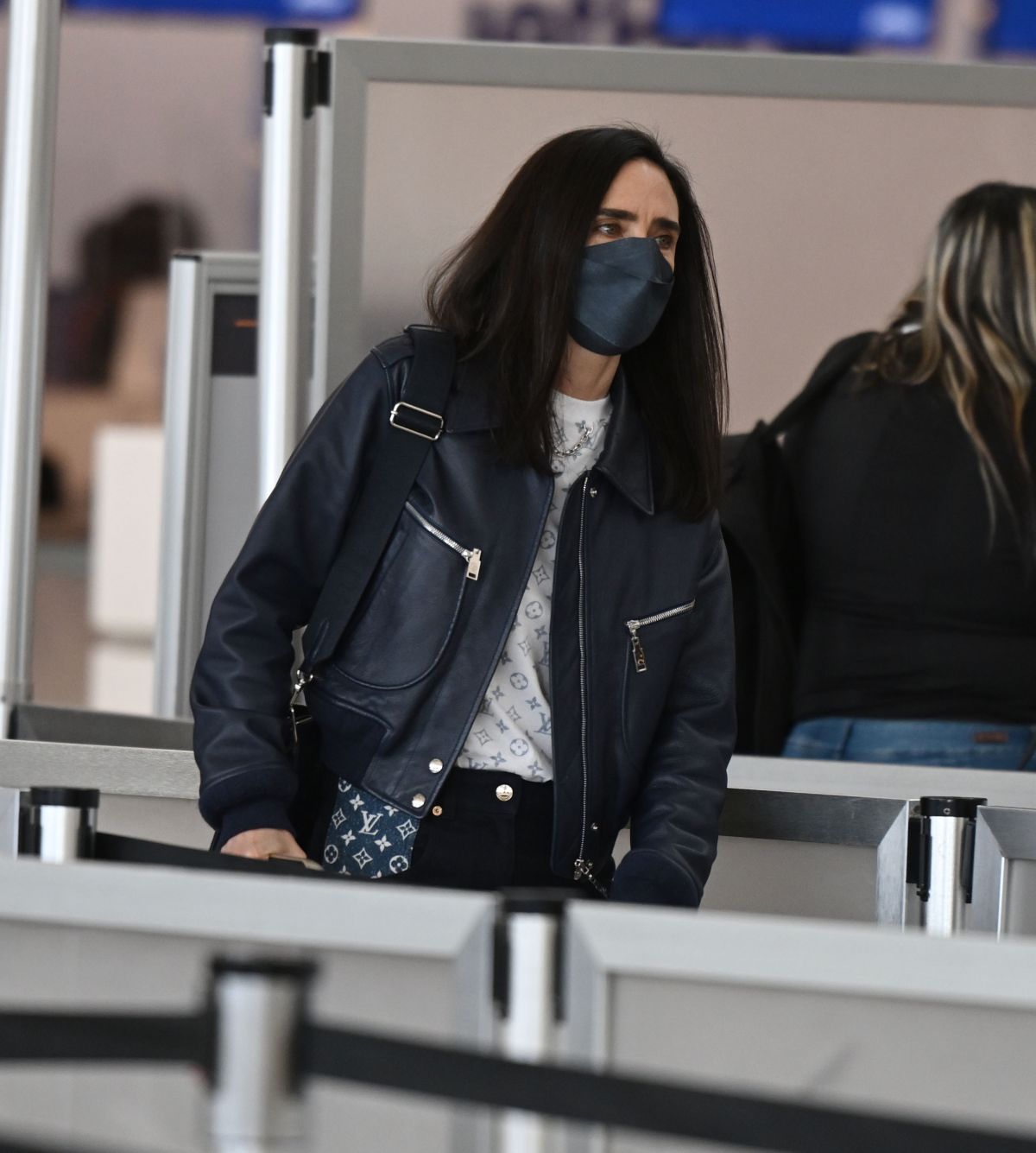 JENNIFER CONNELLY Arrives at JFK Airport in New York 05/14/2022 – HawtCelebs