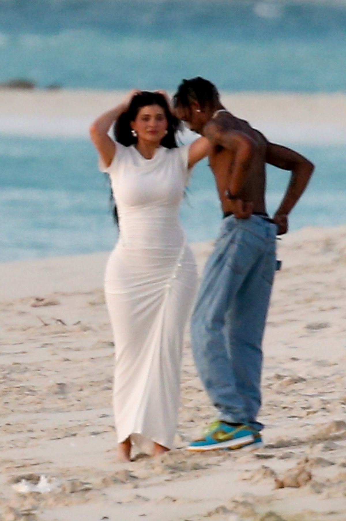 Kylie Jenner And Travis Scott In Romantic Sunset In Turks And Caicos 05032022 Hawtcelebs 