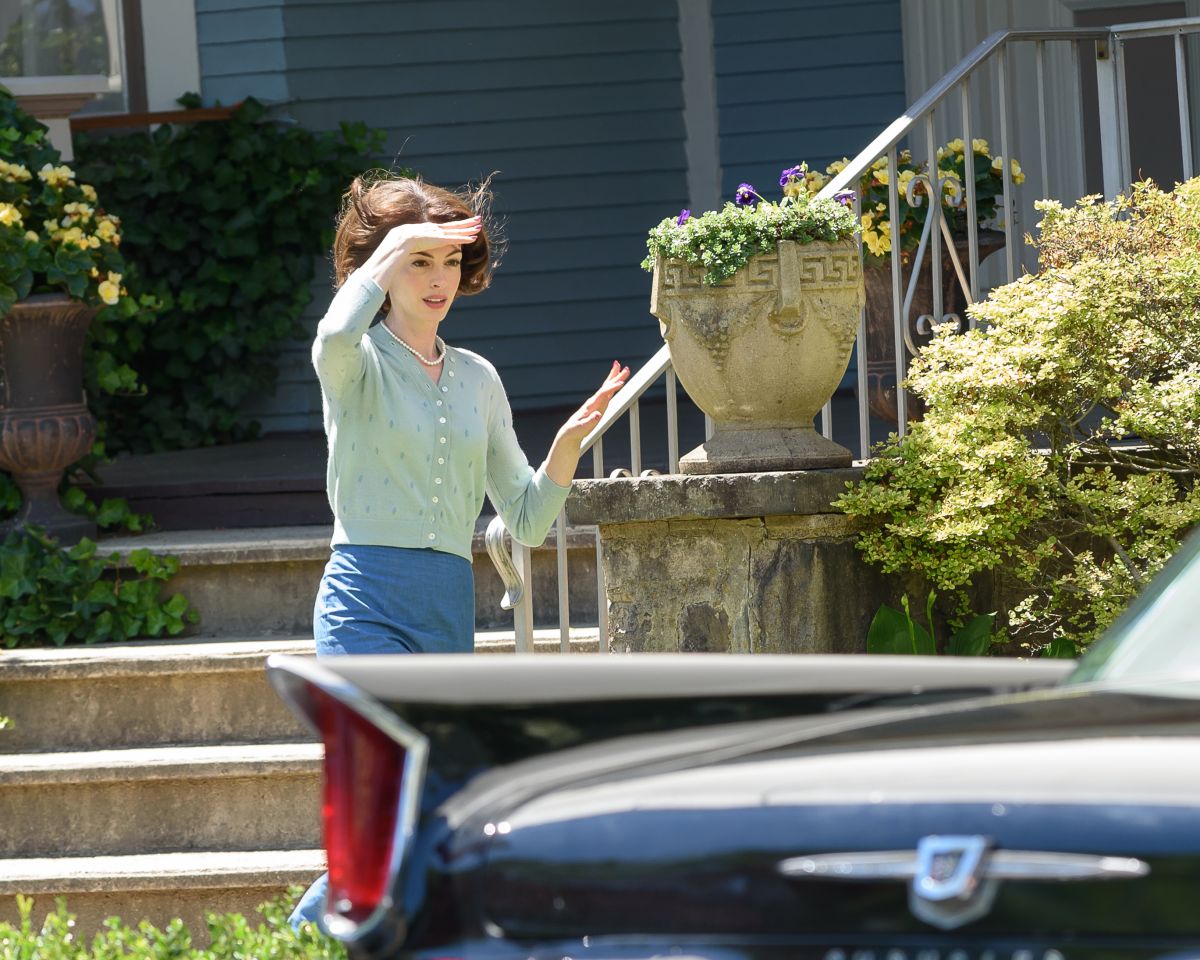 Anne Hathaway And Jessica Chastain On The Set Of Mothers Instinct In New York 06102022 6246