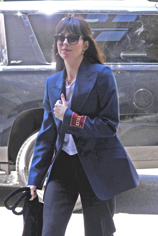 Dakota Johnson Arrives At Greenwich Hotel In New York 06152022 Hawtcelebs 