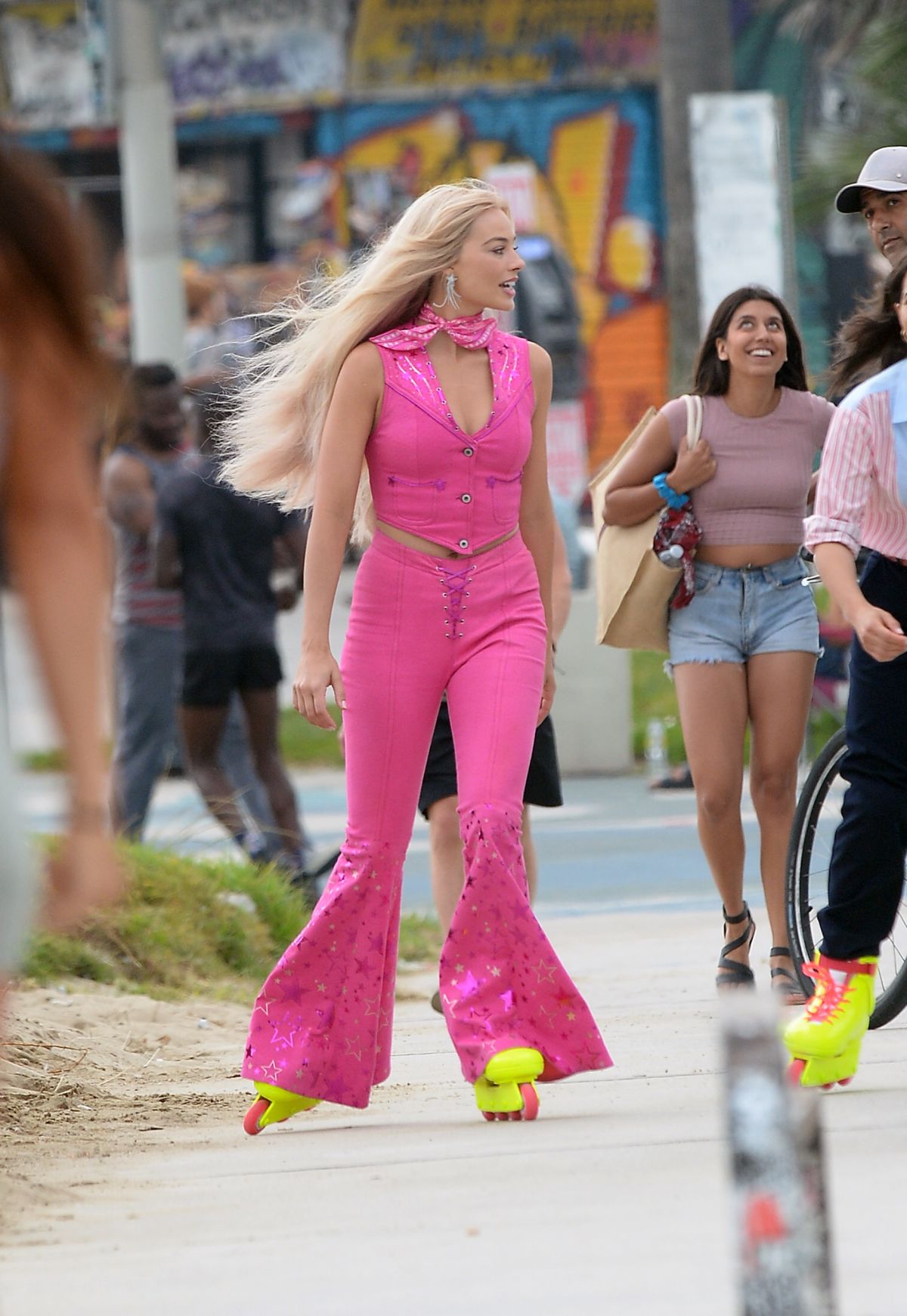 MARGOT ROBBIE Wearing Roller Skates on the Set of Barbie at Venice ...