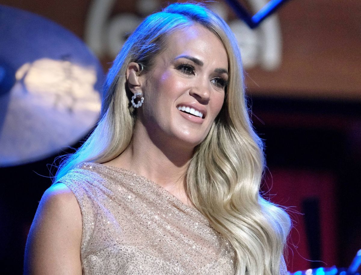 CARRIE UNDERWOOD Performs at Grand Ole Opry in Celebration of Barbara