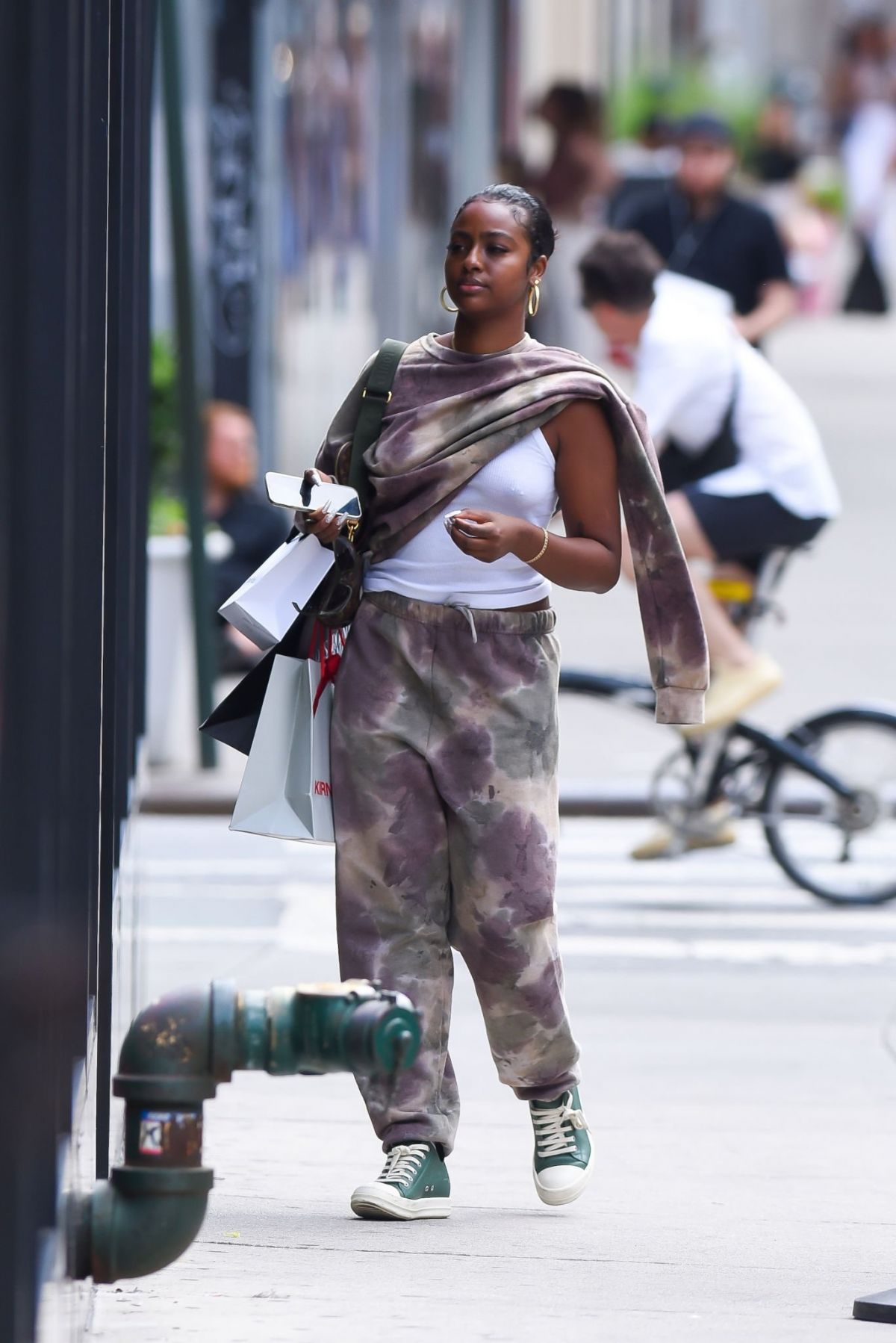 JUSTINE SKYE Out Shopping in New York 08/17/2022 – HawtCelebs