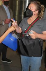 KELLY CLARKSON Leaves The Kelly Clarkson Show in New York 08/22/2022