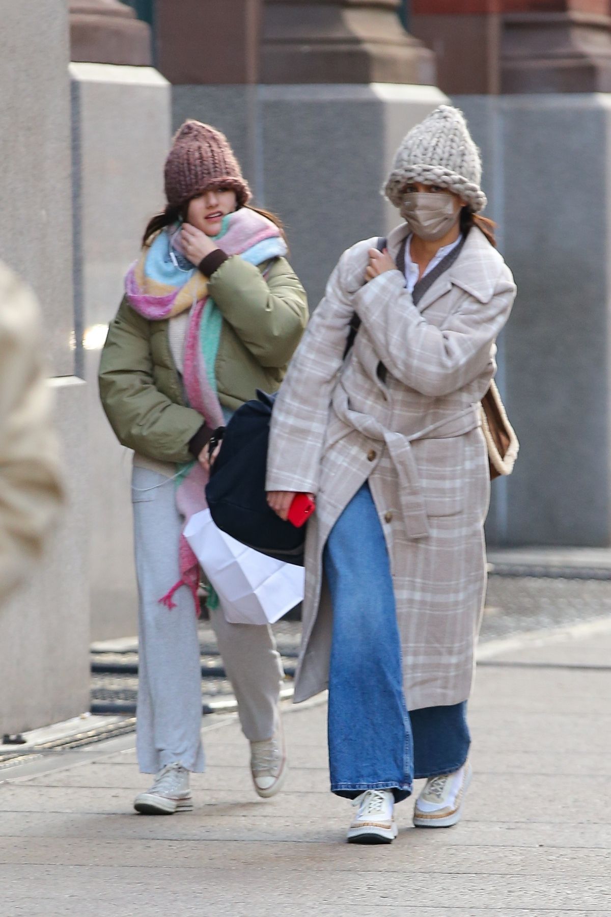 Katie Holmes And Suri Cruise Out In New York 11 17 2022 Hawtcelebs