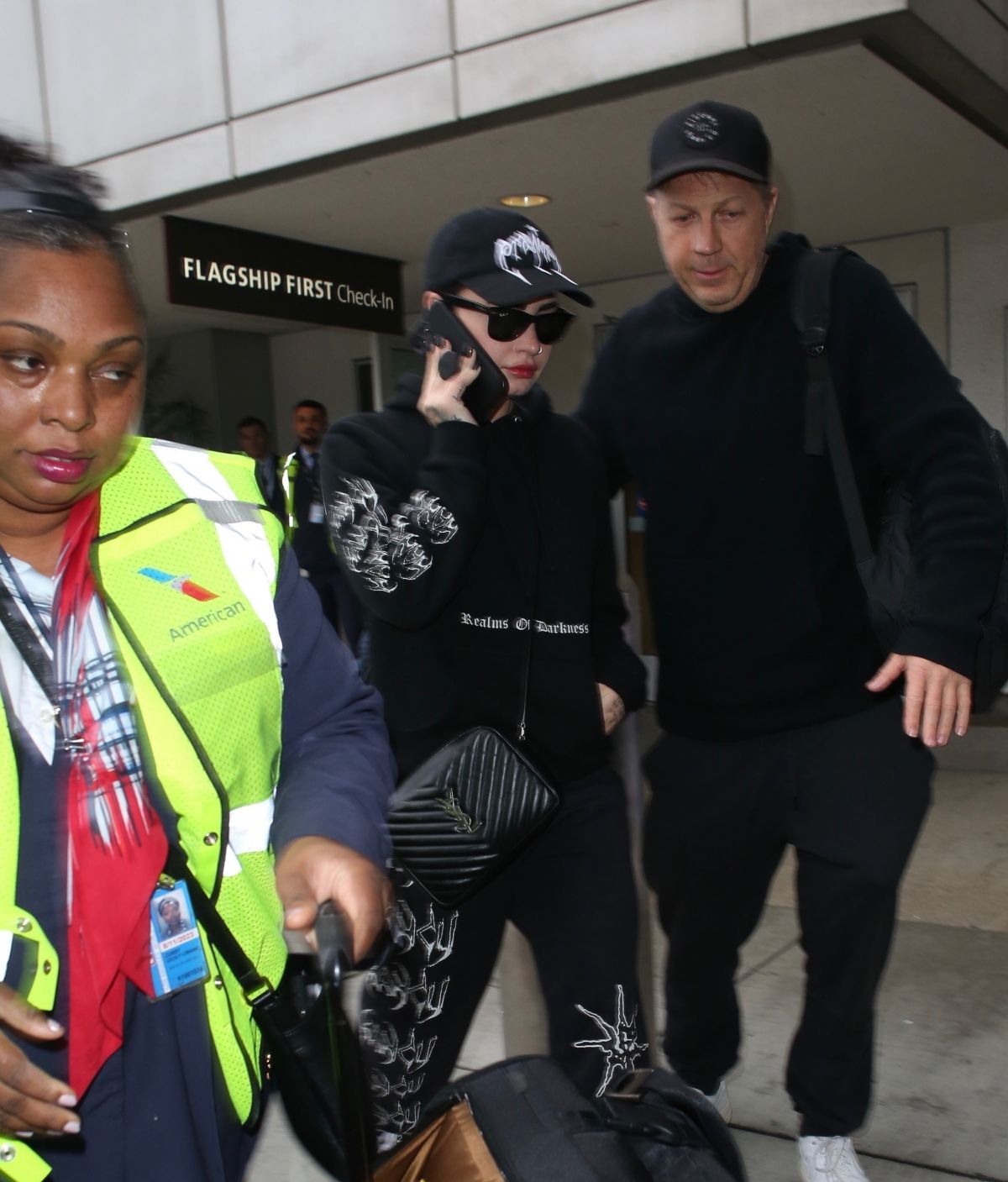 Demi Lovato LAX Airport in Los Angeles April 1, 2011 – Star Style