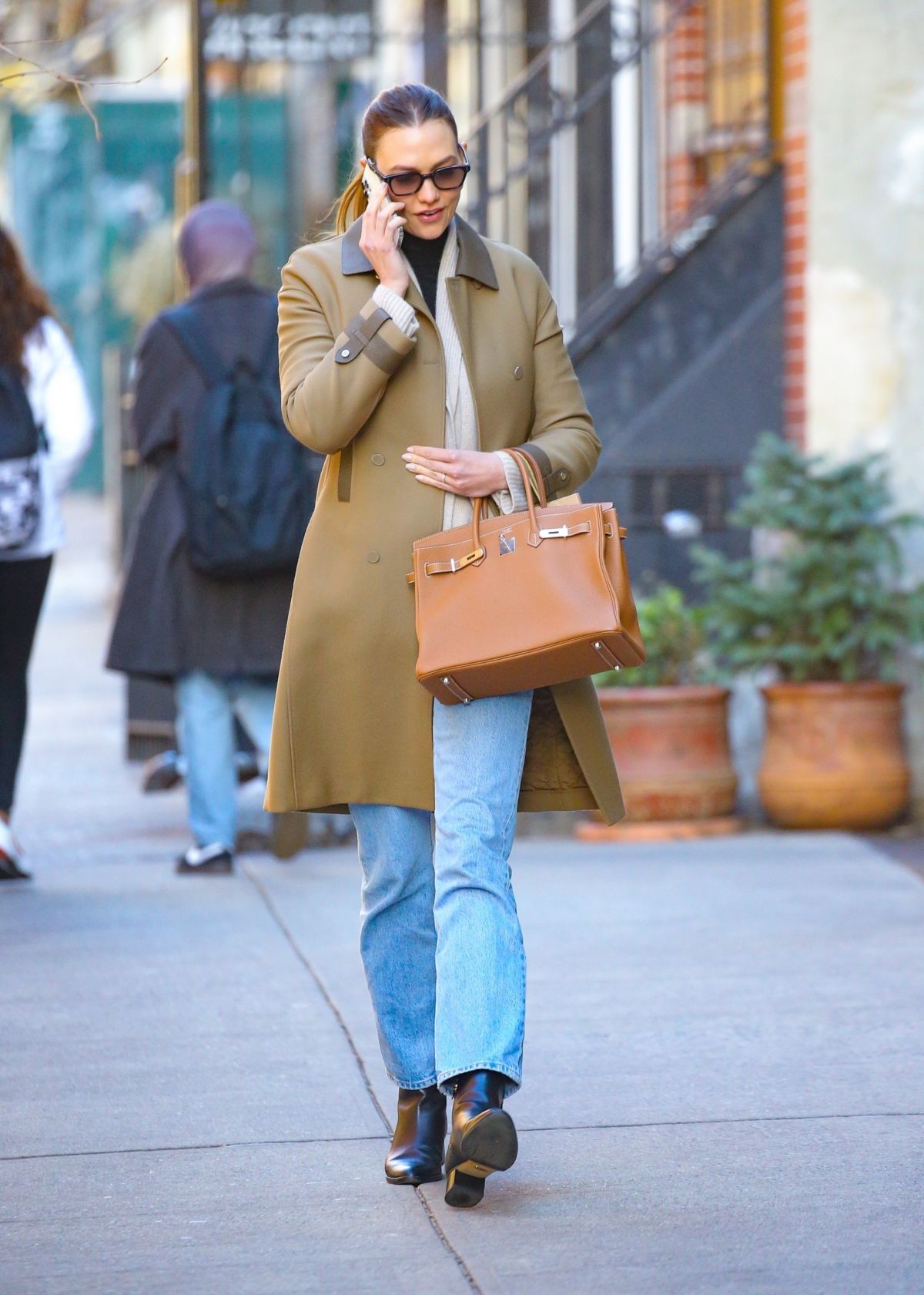 KARLIE KLOSS Out and About in New York 12/14/2022 – HawtCelebs