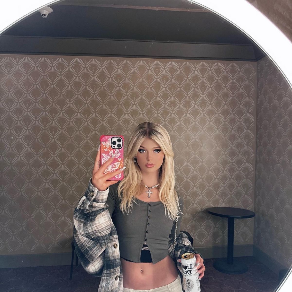 loren gray on Instagram: “im doing a giveaway for 2 louis vuitton bags,  macbook, a ps5 or iphone 12. to enter . follow @CelebrityLink & everyone  they follow . t…