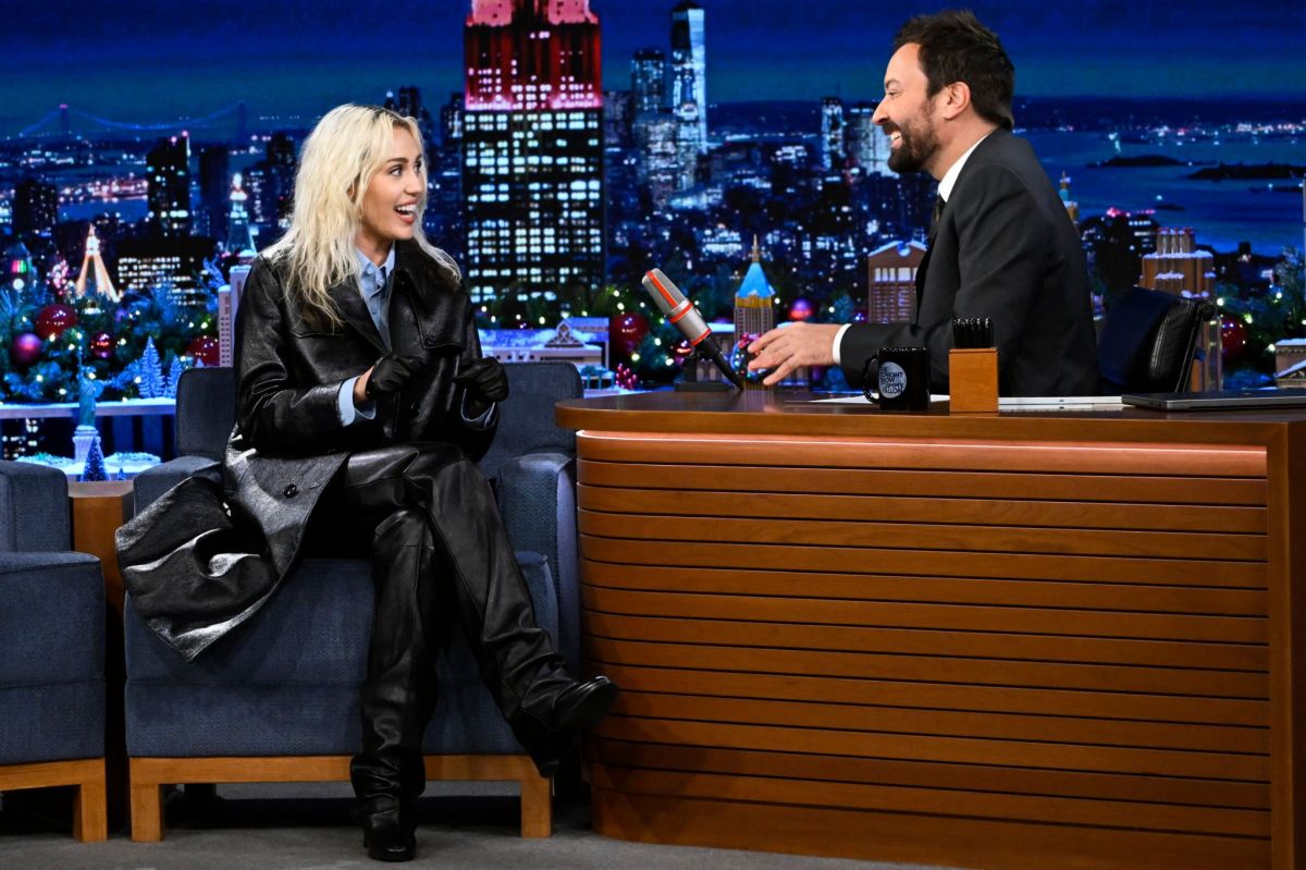 Miley Cyrus At Tonight Show Starring Jimmy Fallon 12092022 Hawtcelebs 5049