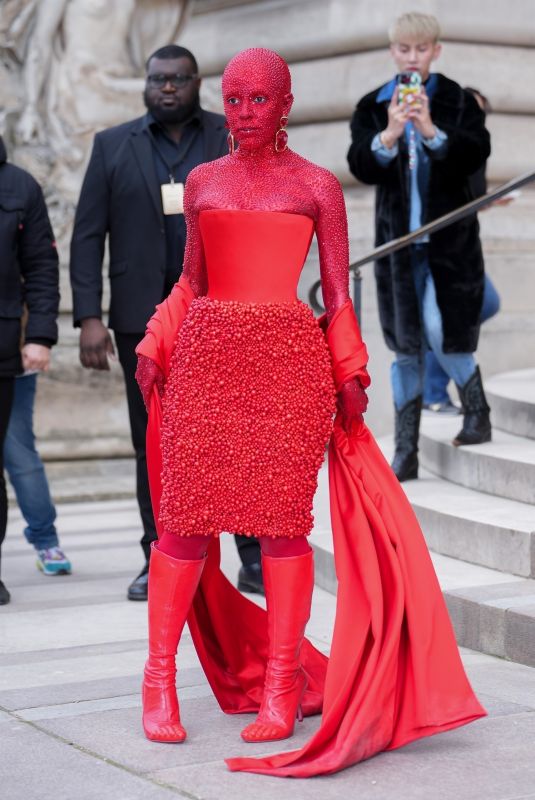 DOJA CAT Arrives at Schiaparelli Haute Couture Spring Summer 2023 Show