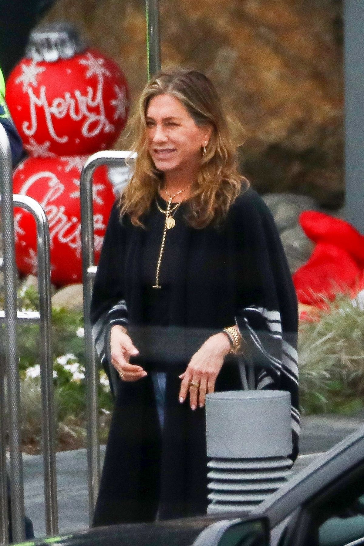 Jennifer Aniston Returns From Her New Years Trip To Mexico In Los Angeles 01 02 2023 6 