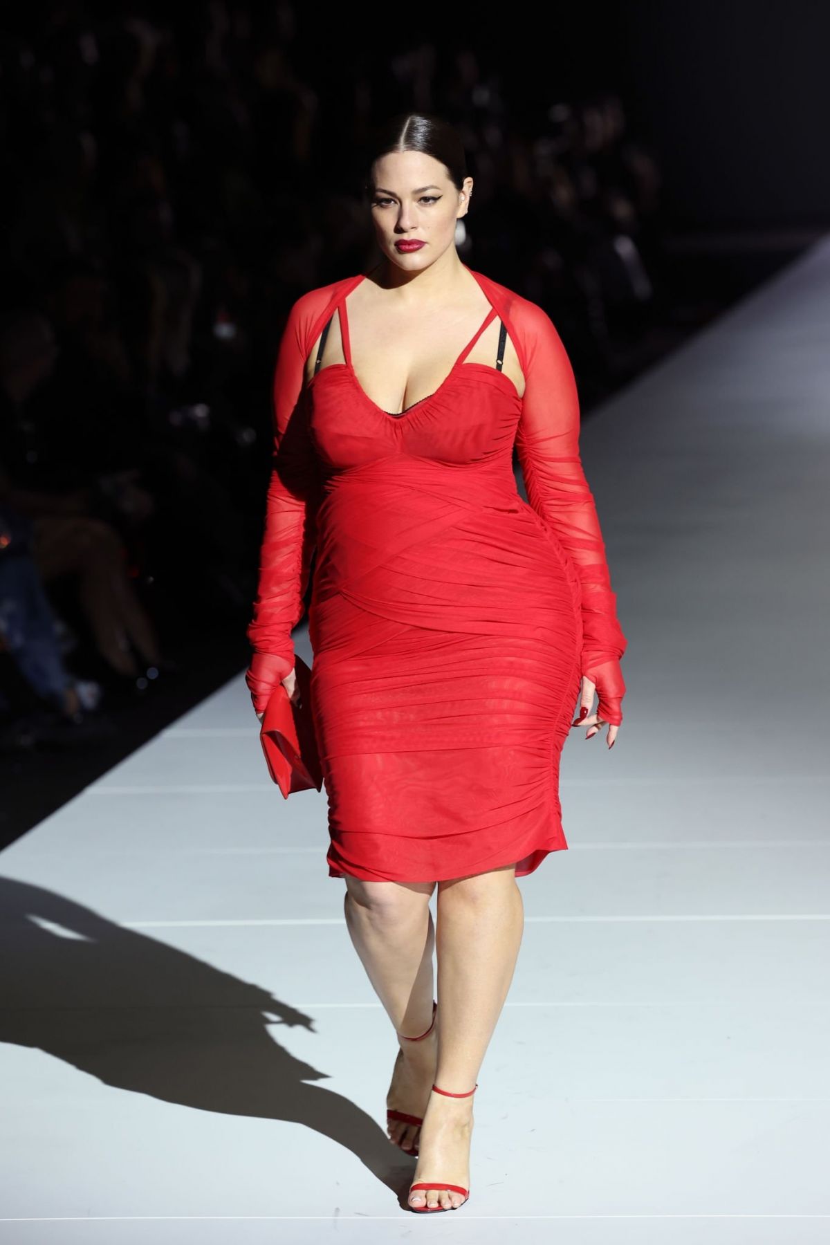 Ashley Graham Walks Runway At Dolce And Gabbana Fashion Show In Milan 02