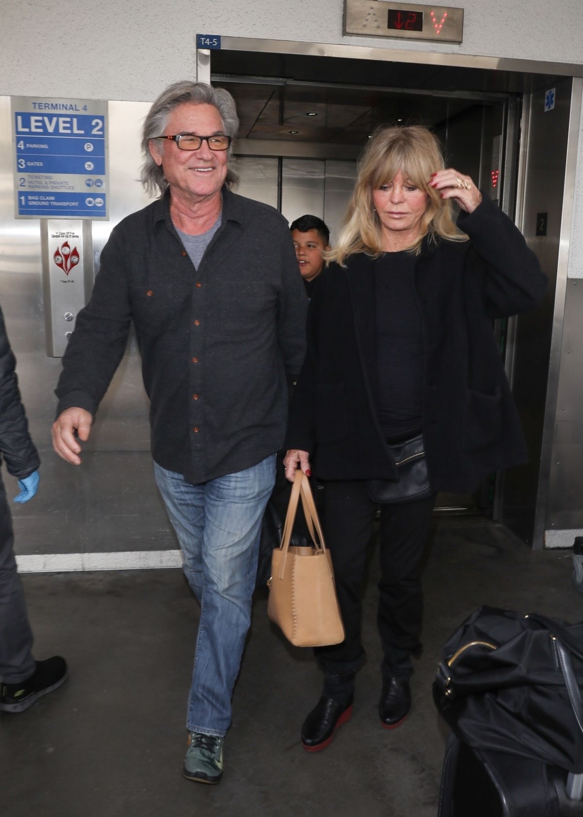 GOLDIE HAWN and Kurt Russell Arrives at LAX in Los Angeles 02/18/2023 ...