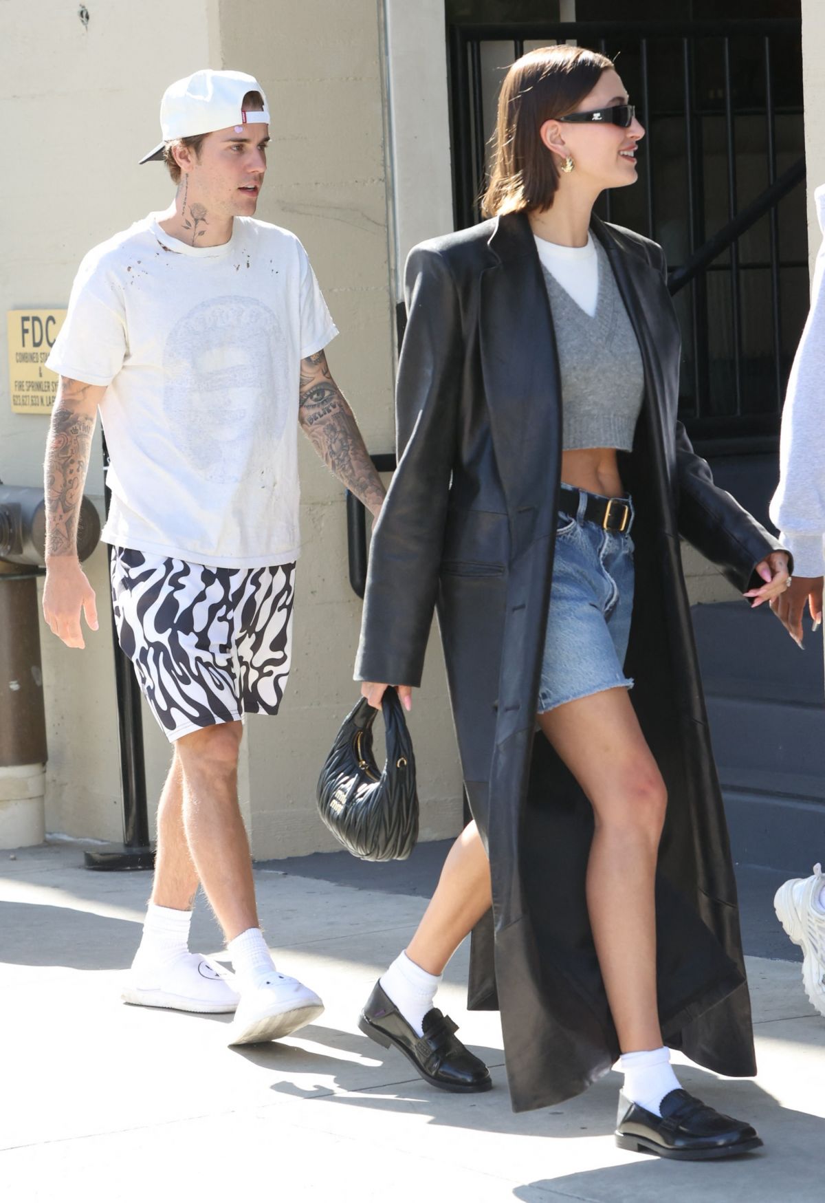 HAILEY and Justin BIEBER Leaves Great White in Los Angeles 02/10/2023 ...
