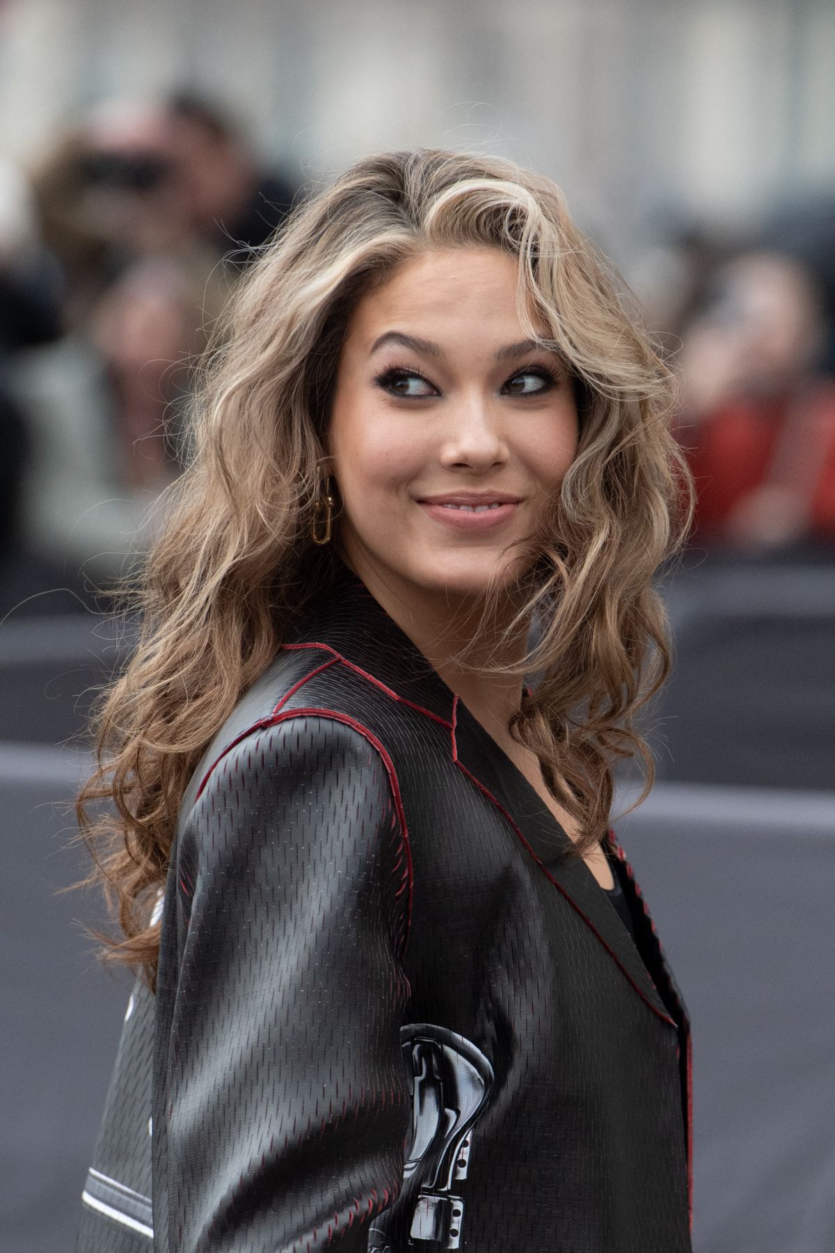 Eileen Gu attending the Louis Vuitton Womenswear Spring/Summer 2023 show as  part of Paris Fashion Week in Paris, France on October 04, 2022. Photo by  Aurore Marechal/ABACAPRESS.COM Stock Photo - Alamy