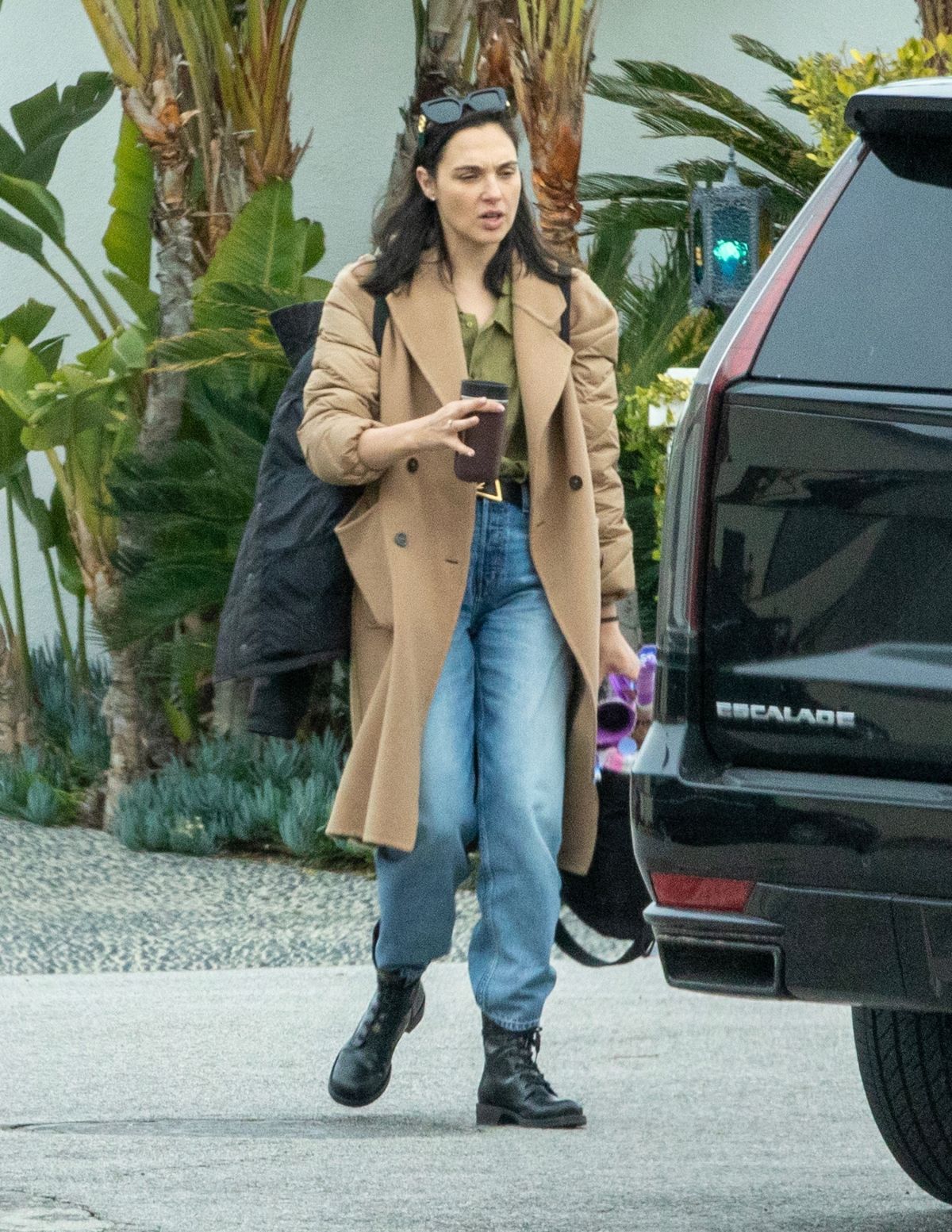 https://www.hawtcelebs.com/wp-content/uploads/2023/03/gal-gadot-out-and-about-in-beverly-hills-03-05-2023-1.jpg