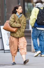 KATIE HOLMES Arrives at Her Apartment in New York 03/29/2023