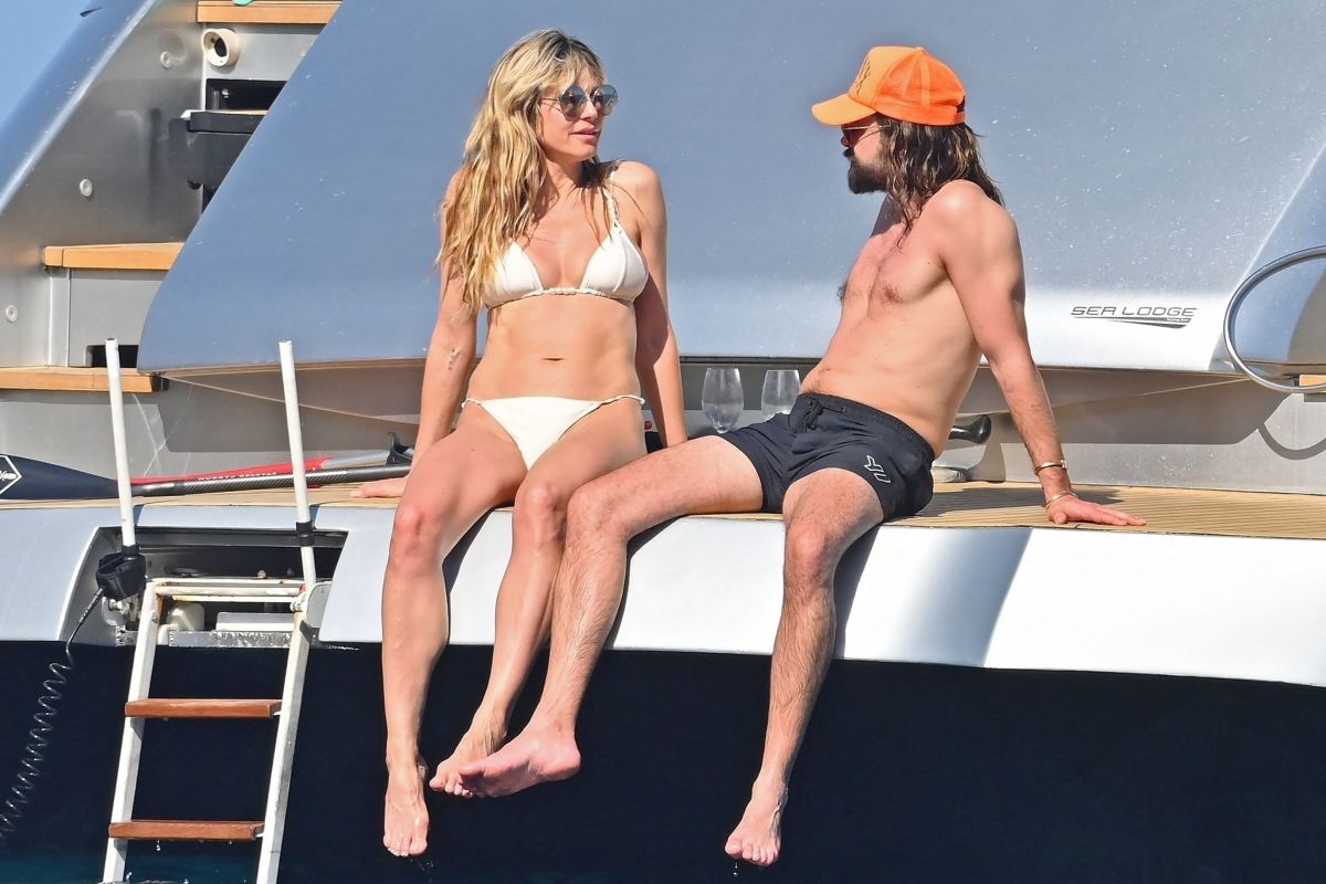 Heidi Klum In Bikini At A Yacht In South Of France 05302023 Hawtcelebs 