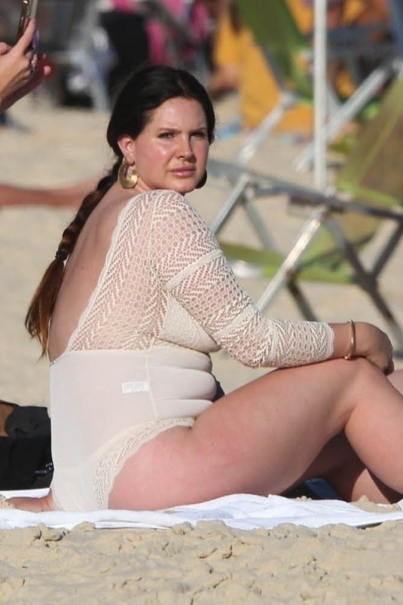 Lana Del Rey In Swimsuit At Ipanema Beach In Rio De Janeiro 05 26 2023 Hawtcelebs