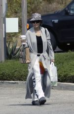 LISA RINNA Out Shopping in Los Angeles 05/21/2023