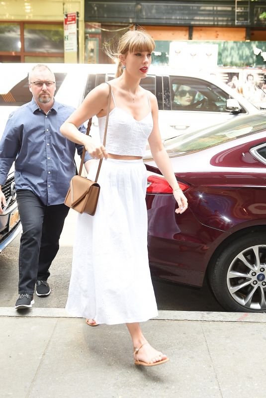 TAYLOR SWIFT Arrives at Electric Lady Studio in New York 05/24/2023