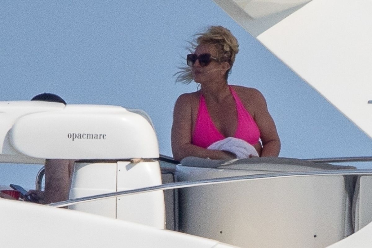 BRITNEY SPEARS in Bikini at a Yacht in Cabo San Lucas 06/20/2023 –  HawtCelebs