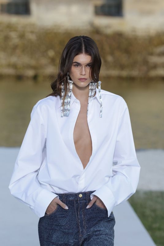 KAIA GERBER Walks Runway at Valentino Haute Couture Fall/winter 2023/