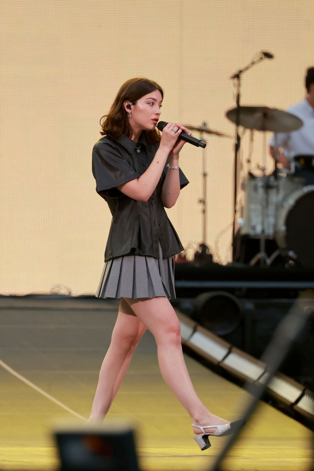 Gracie Abrams Performs At Taylor Swift S The Eras Tour In Los Angeles 08 03 2023 2 