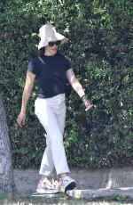 JENNIFER GARNER Out and About in Brentwood 08/17/2023