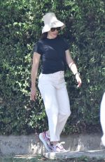 JENNIFER GARNER Out and About in Brentwood 08/17/2023