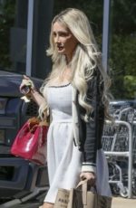 HOLLY MADISON Leaves a Hair Salon in West Hollywood 10/12/2016 – HawtCelebs