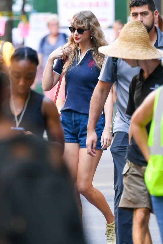 TAYLOR SWIFT Out and About in New York 09/06/2023