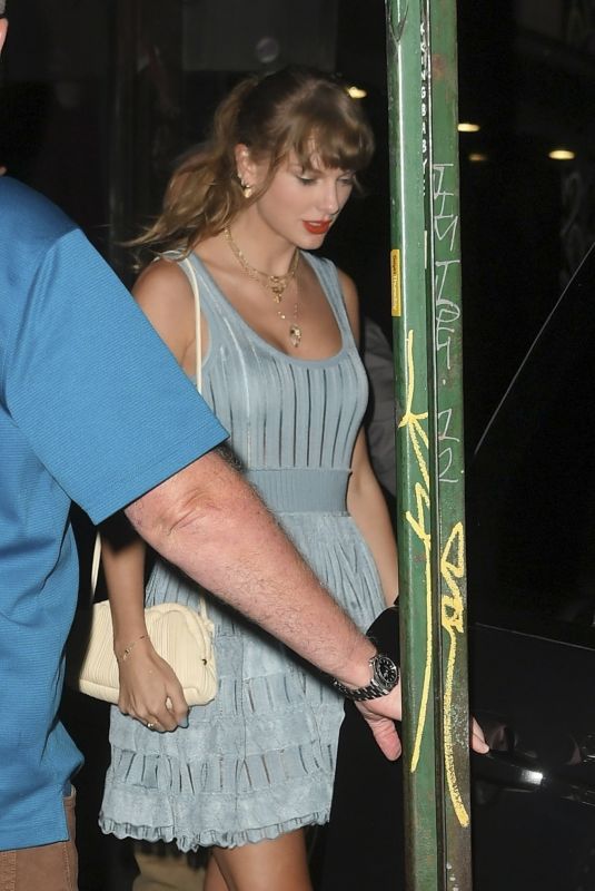 TAYLOR SWIFT Out for Dinner in New York 09/11/2023