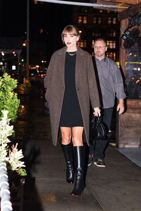 TAYLOR SWIFT Out for Dinner in New York 09/18/2023