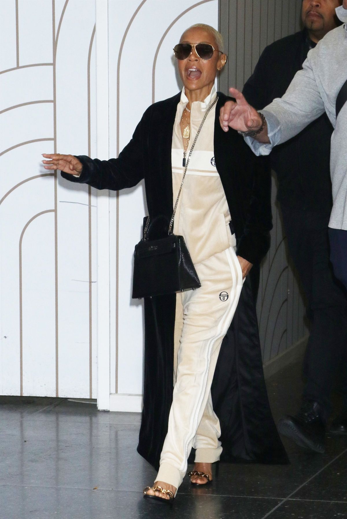 JADA PINKETT and WILLOW SMITH Leaves Il Mulino Prime in New York 10/17 ...