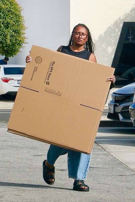SASHA OBAMA Leaves a UPS Store in Los Angeles 10/24/2023