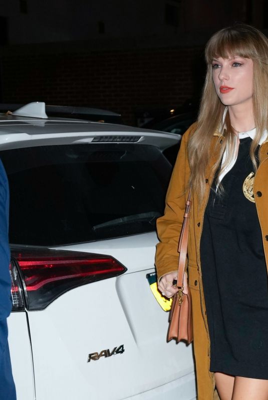 TAYLOR SWIFT and ALANA HAIM Out for Dinner in New York 10/26/2023