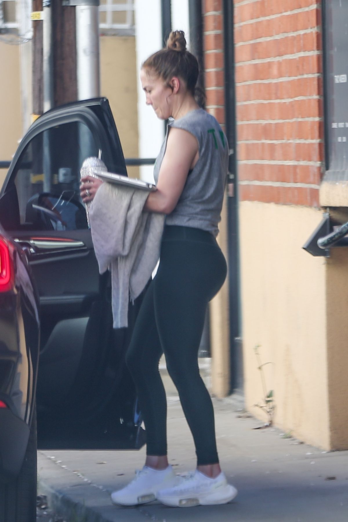 Jennifer Lopez in High-waisted Yoga Pants in Los Angeles 09/29/2023 •  CelebMafia