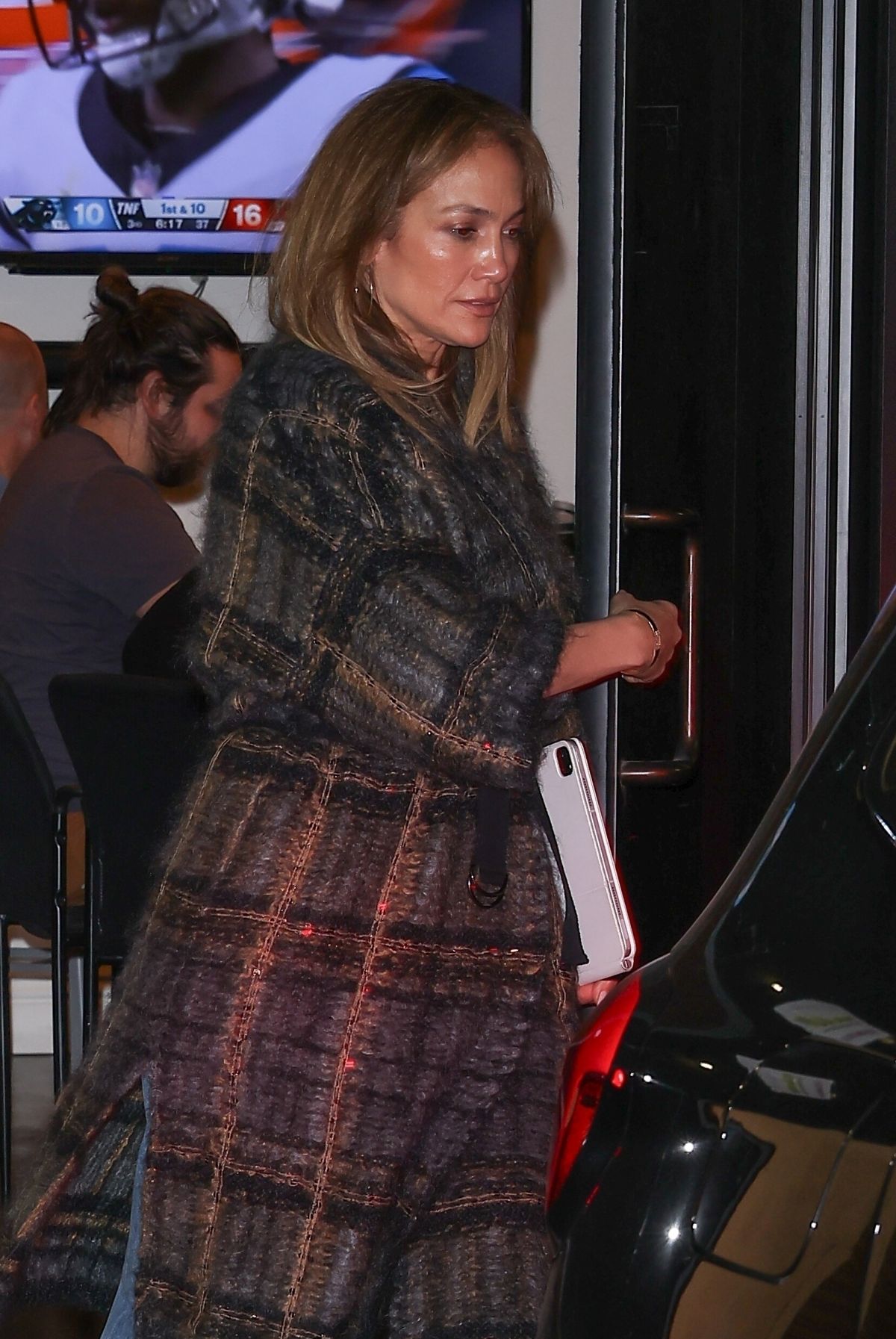 https://www.hawtcelebs.com/wp-content/uploads/2023/11/jennifer-lopez-leaves-studio-session-in-los-angeles-11-09-2023-0.jpg