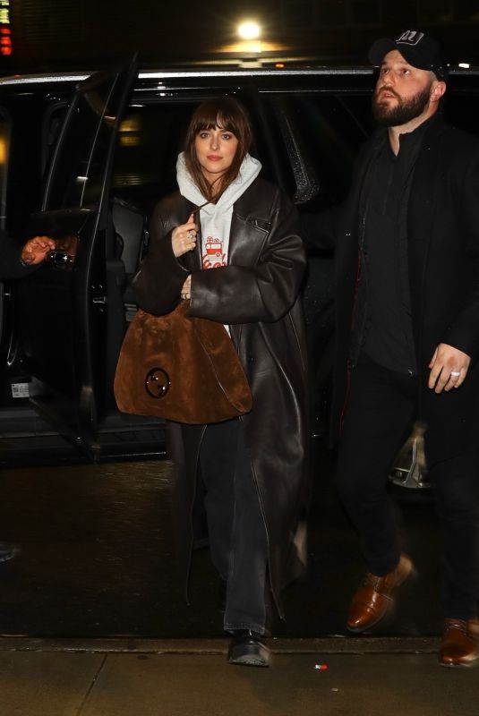Dakota Johnson Arrives At Her Hotel After Snl Rehearsals In New York 01252024 Hawtcelebs 