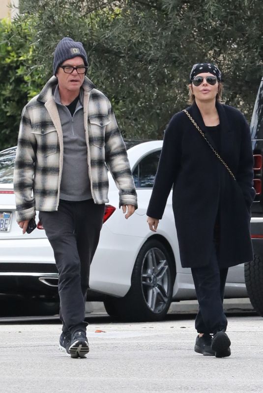 LISA RINNA and Harry Hamlin at Starbucks in Los Angeles 01/04/2024