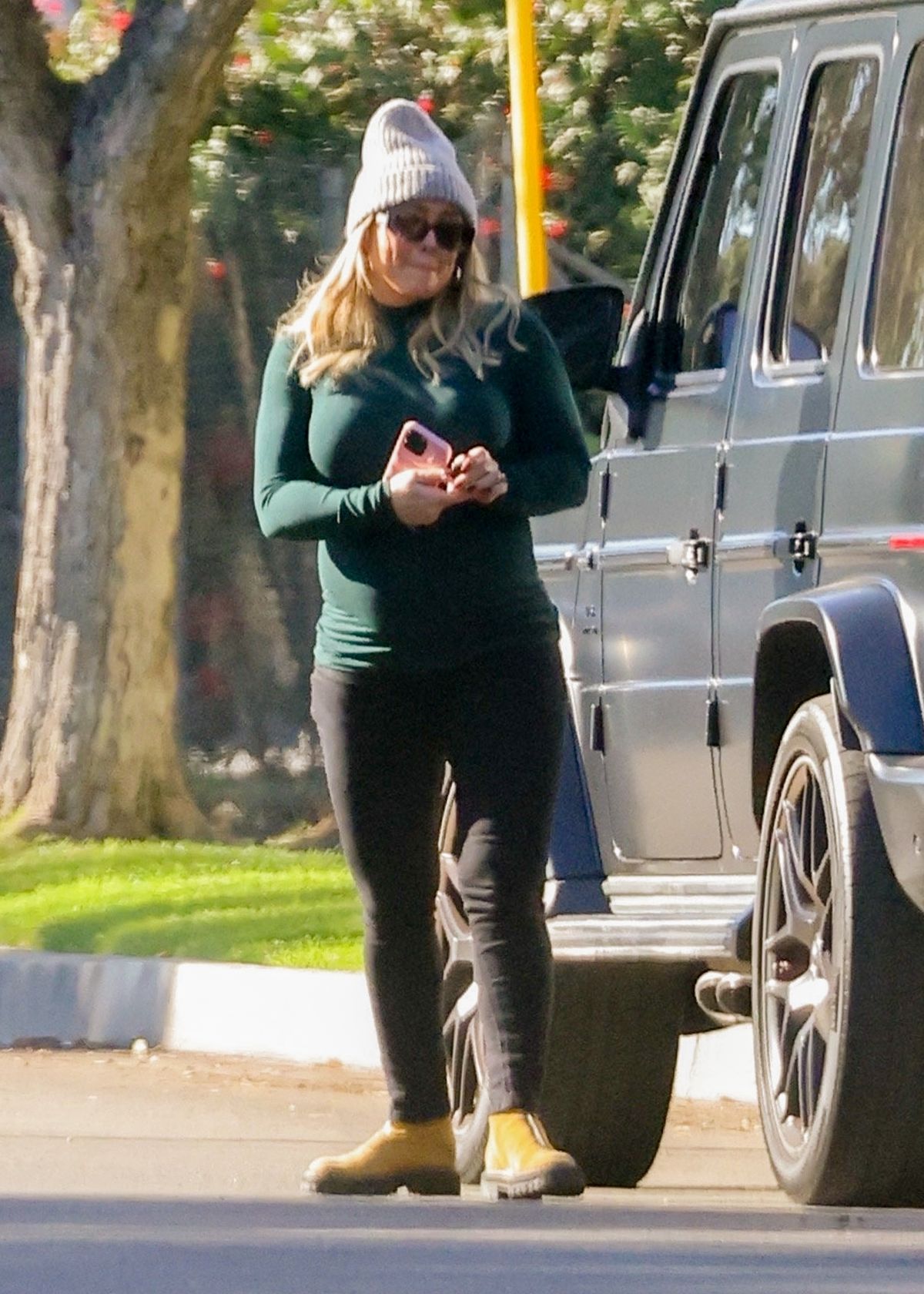 Pregnant HILARY DUFF at a Park in Sherman Oaks 01/12/2024 – HawtCelebs