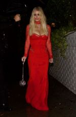 JESSICA SIMPSON Arrives at Gucci