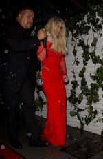 JESSICA SIMPSON Arrives at Gucci